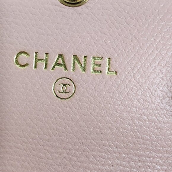 Chanel 2003-2004 textured caviar compact French wallet. Hologram present. - Picture 6 of 16